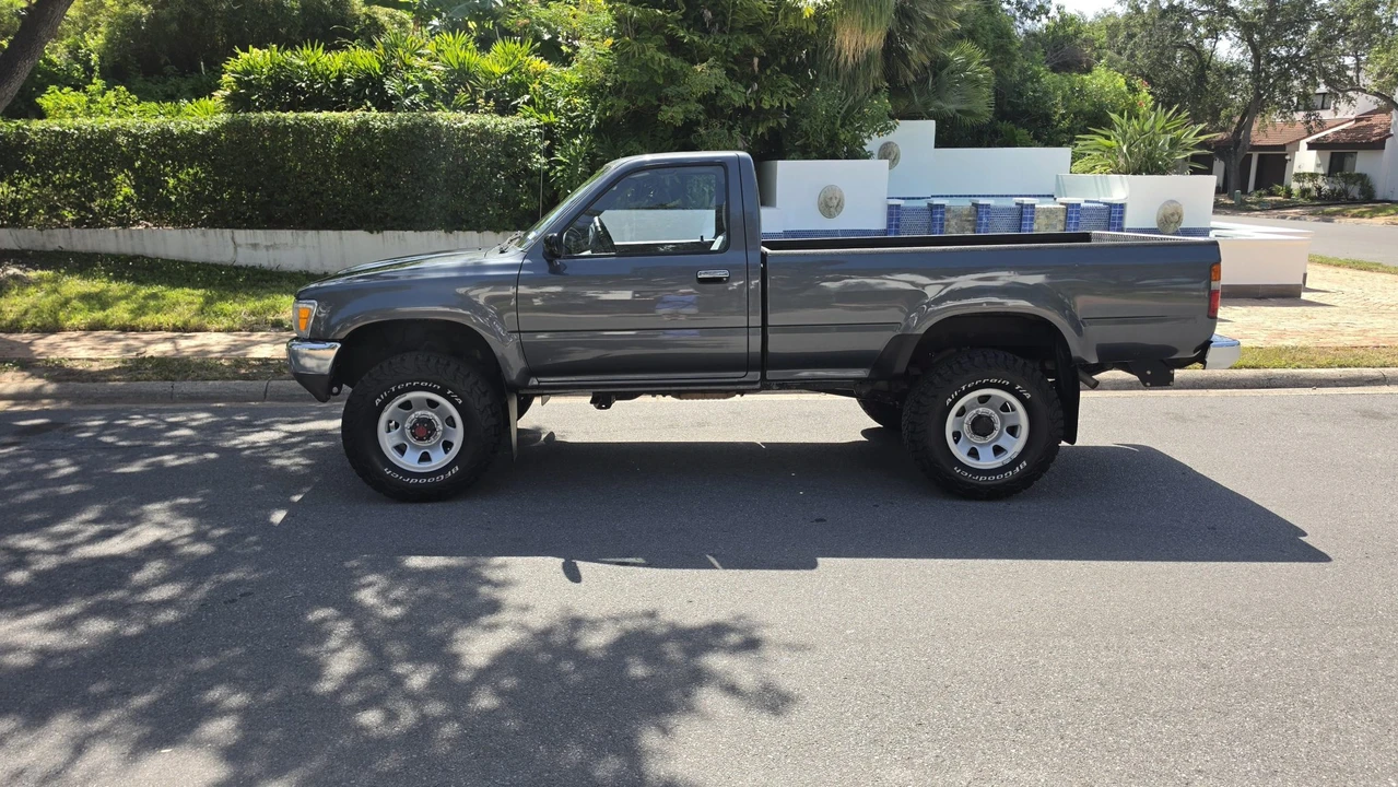 1990 Toyota Hilux 5th Gen - Image 5 of 31