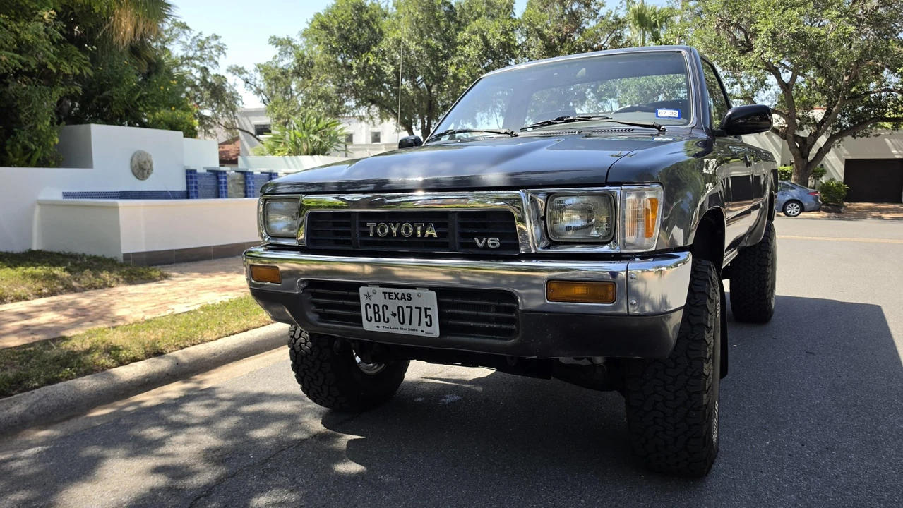 1990 Toyota Hilux 5th Gen - Image 2 of 31