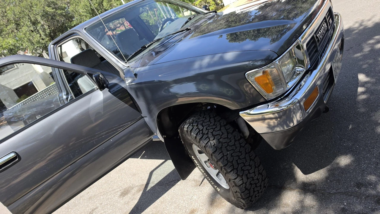 1990 Toyota Hilux 5th Gen - Image 28 of 31