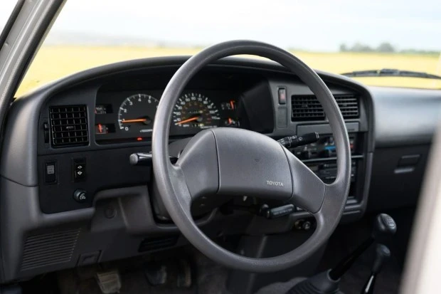 1990 Toyota Hilux 5th Gen - Image 5 of 7