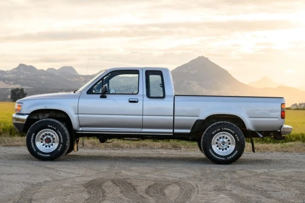 1990 Toyota Hilux 5th Gen - Image 3 of 7