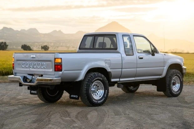 1990 Toyota Hilux 5th Gen - Image 2 of 7