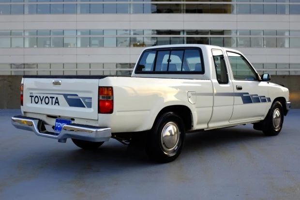 1990 Toyota Hilux 5th Gen - Image 2 of 7