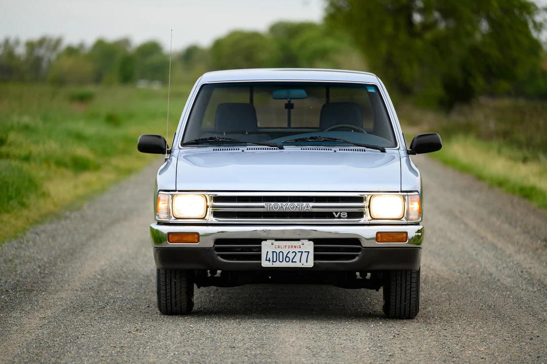 1990 Toyota Hilux 5th Gen - Image 8 of 31
