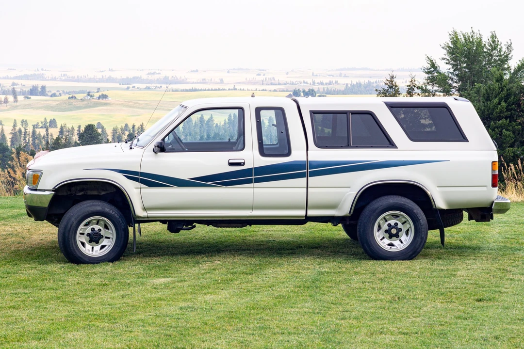 1990 Toyota - Image 3 of 31
