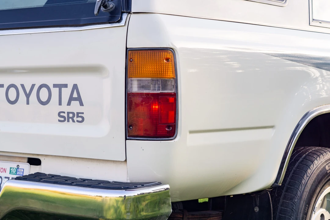 1990 Toyota - Image 16 of 31