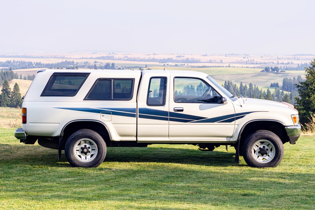 1990 Toyota - Image 7 of 31