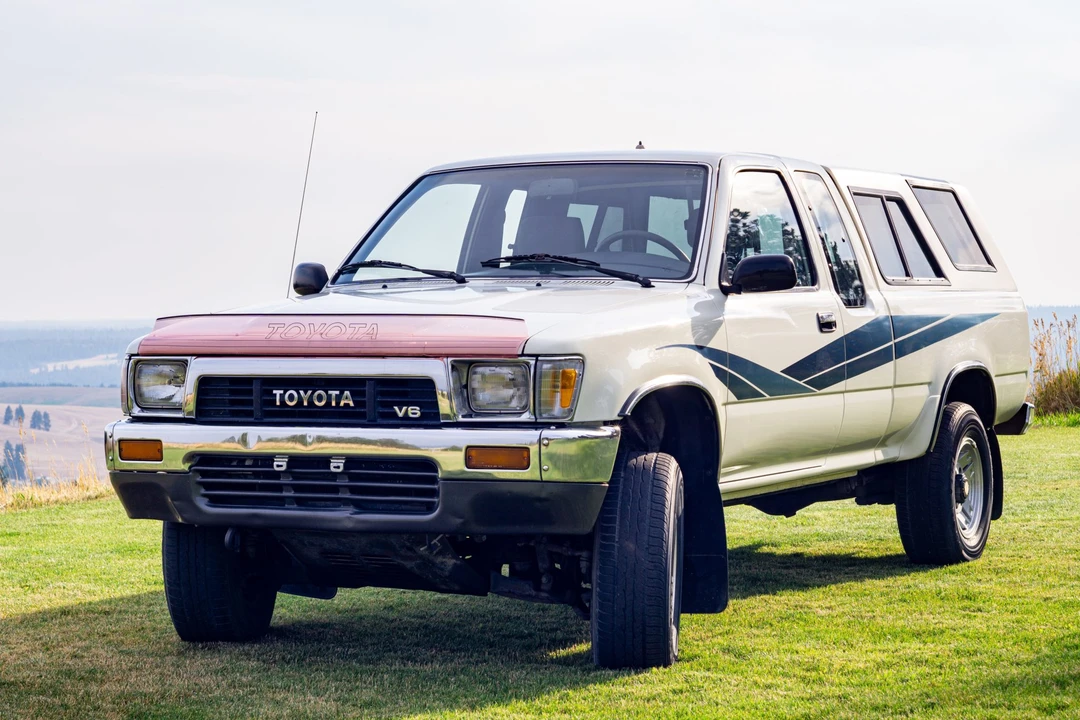 1990 Toyota - Image 2 of 31