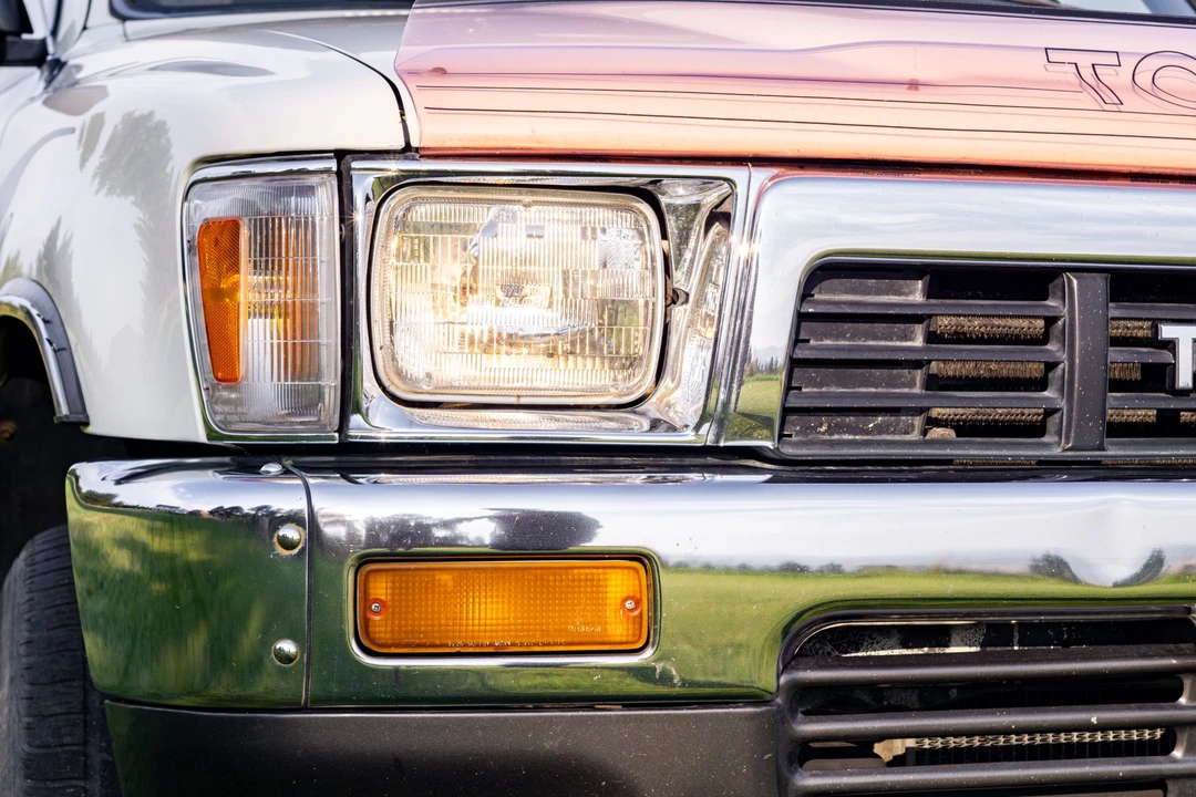 1990 Toyota - Image 10 of 31