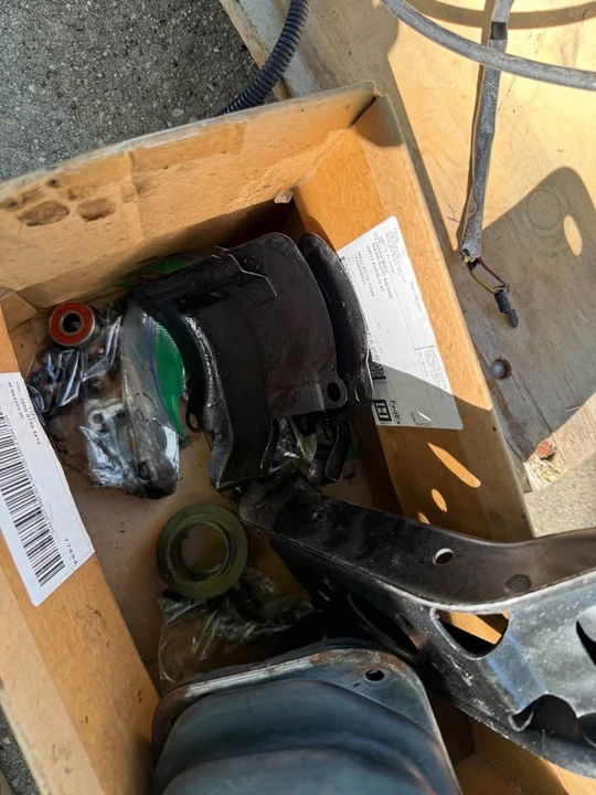 1990 Parts & Memorabilia Gearboxes - Image 4 of 7