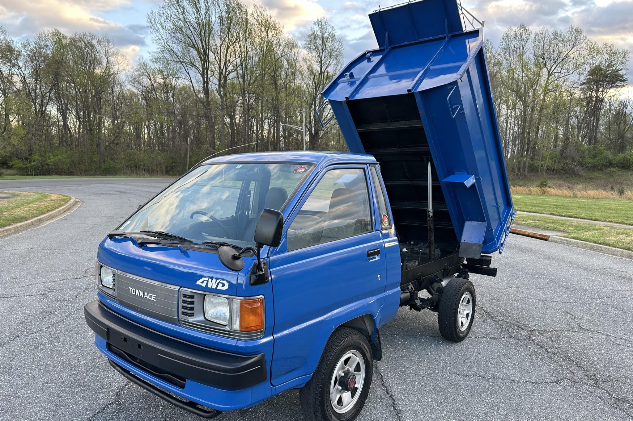 1990 Toyota TownAce Dump Truck 4WD 4-Speed
