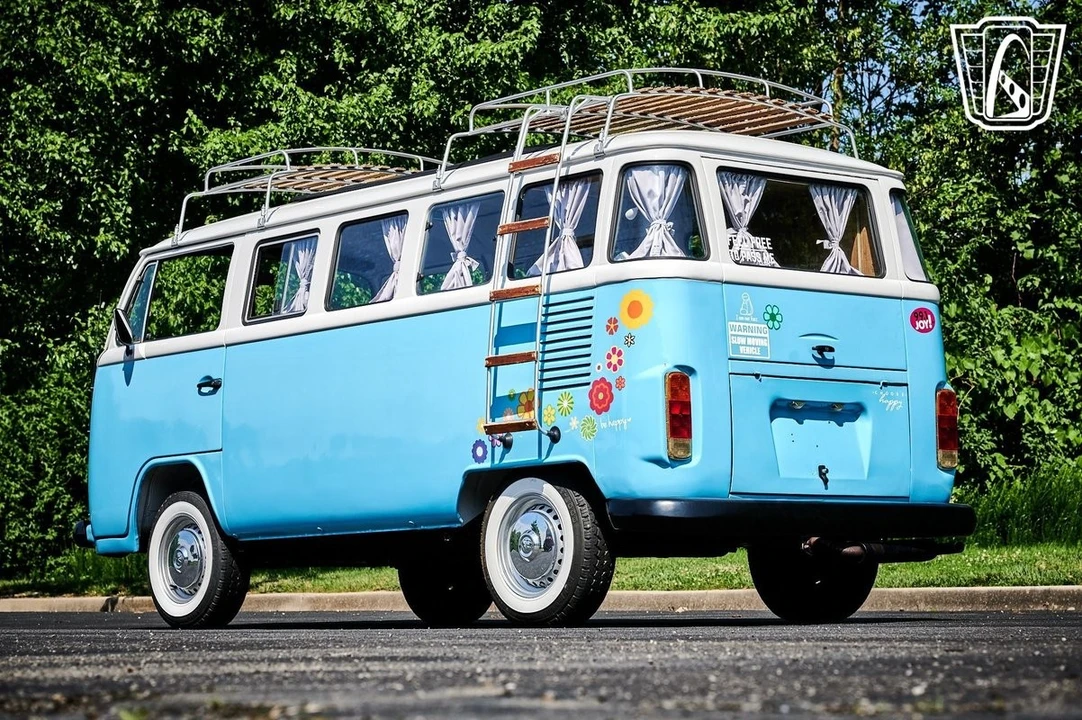 1990 Volkswagen Bay-Window Bus - Image 11 of 12