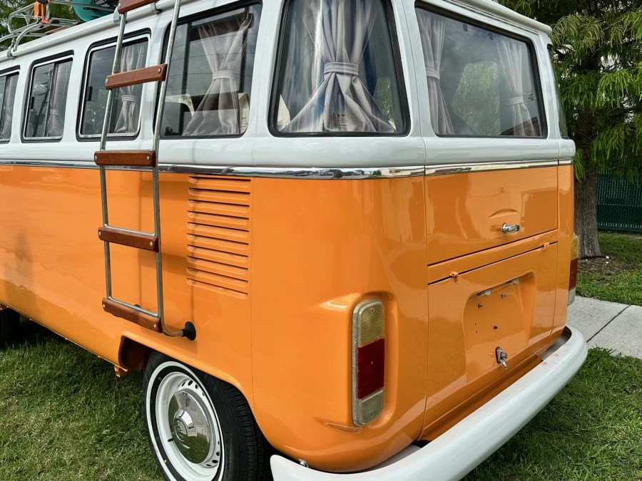 1990 Volkswagen Bay-Window Bus - Image 2 of 4