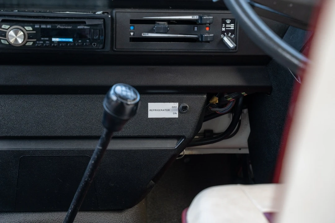 1990 Volkswagen Vanagon - Image 28 of 30