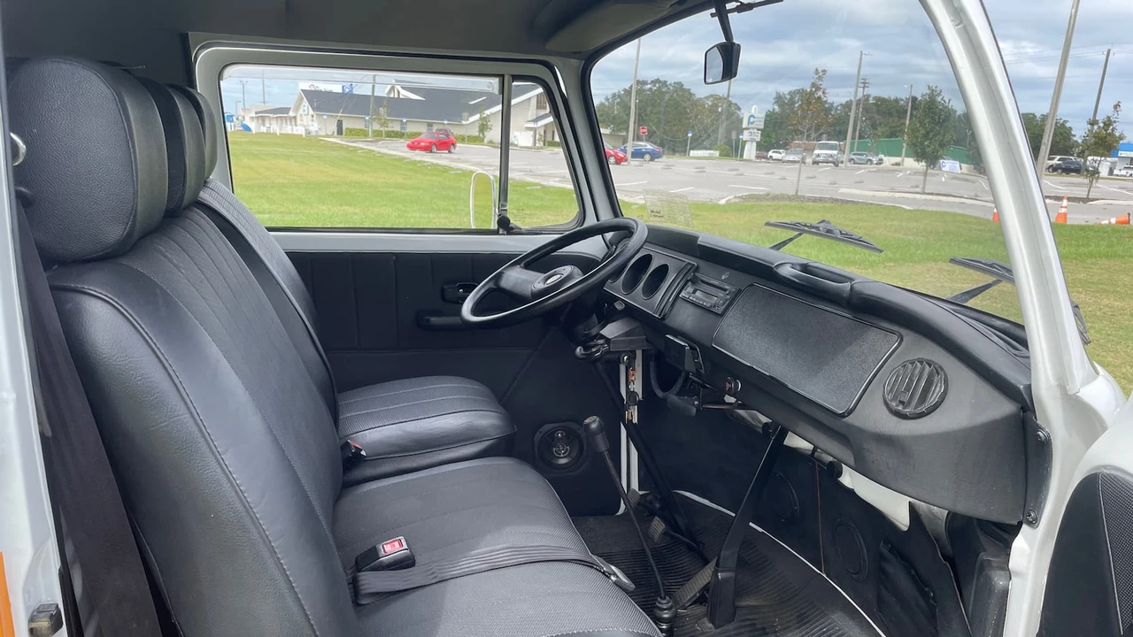 1990 Volkswagen Vanagon - Image 8 of 13