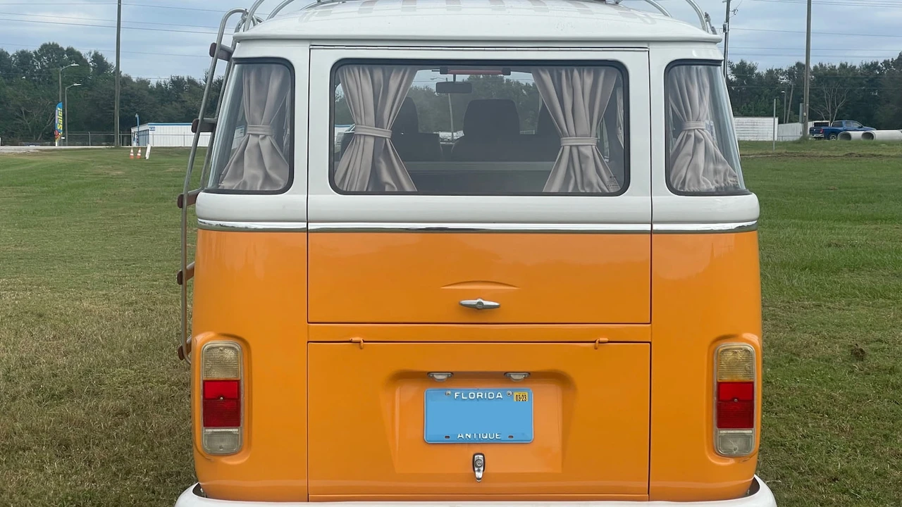 1990 Volkswagen Vanagon - Image 11 of 13