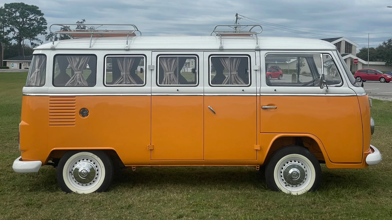 1990 Volkswagen Vanagon - Image 13 of 13