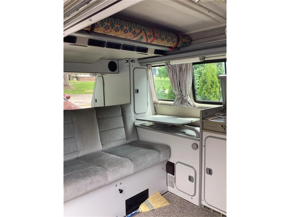 1990 Volkswagen Vanagon - Image 15 of 17