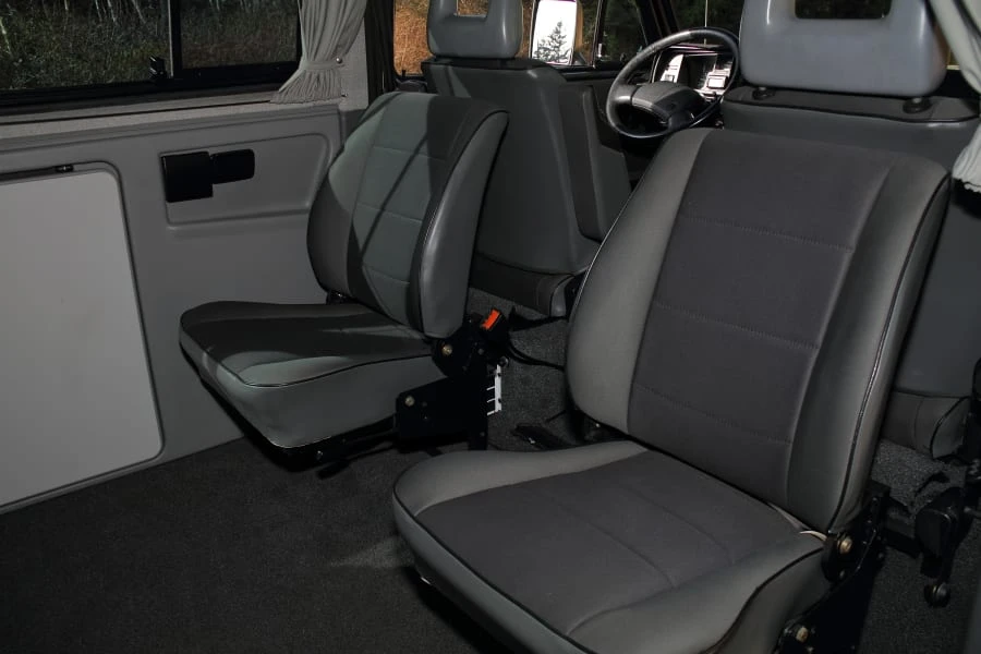 1990 Volkswagen Vanagon - Image 18 of 24