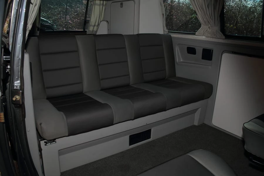 1990 Volkswagen Vanagon - Image 13 of 24
