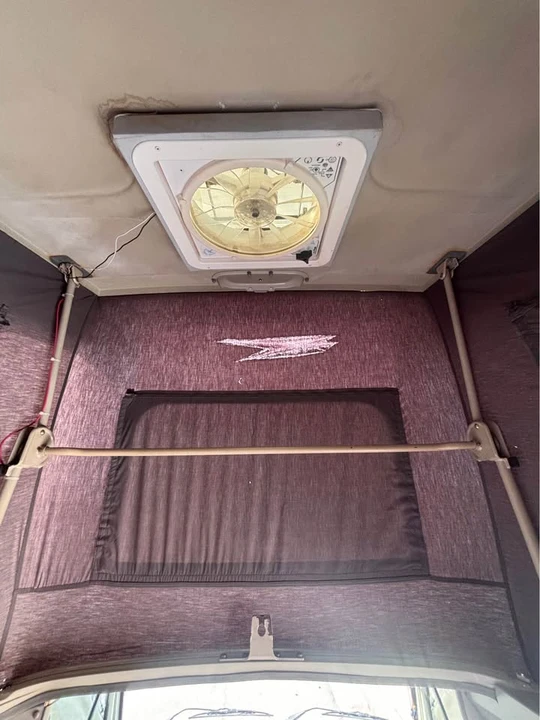 1990 Volkswagen Vanagon - Image 11 of 12