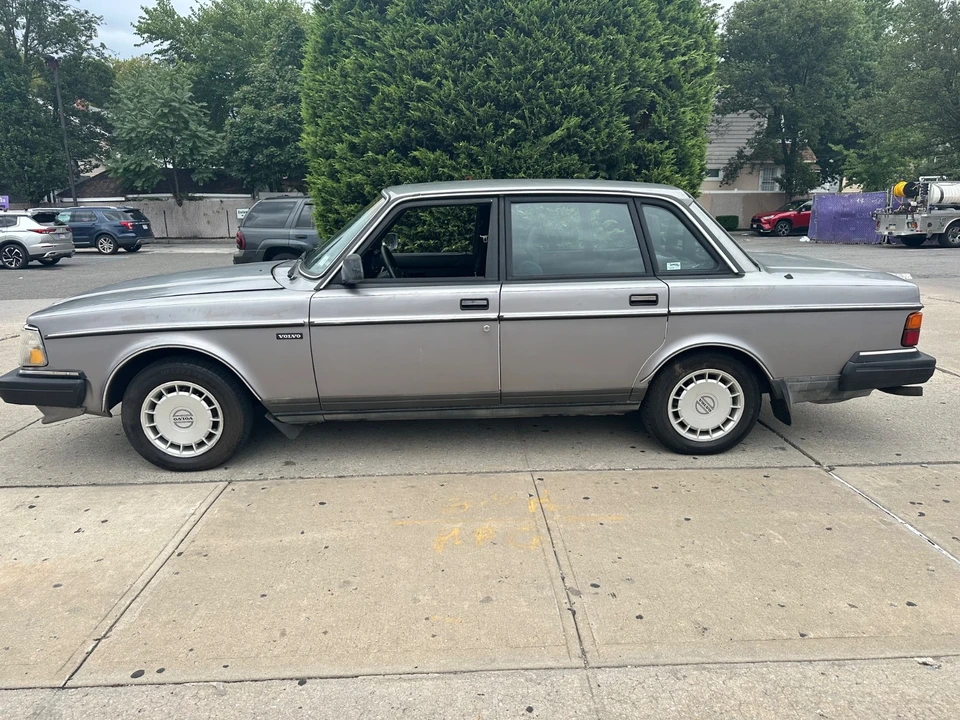 1990 Volvo 244 - Image 3 of 20