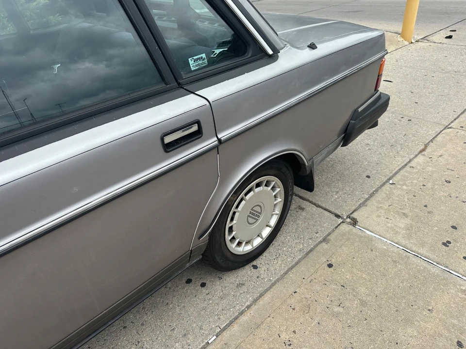 1990 Volvo 244 - Image 9 of 20