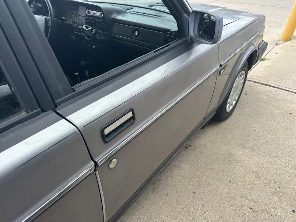 1990 Volvo 244 - Image 11 of 20