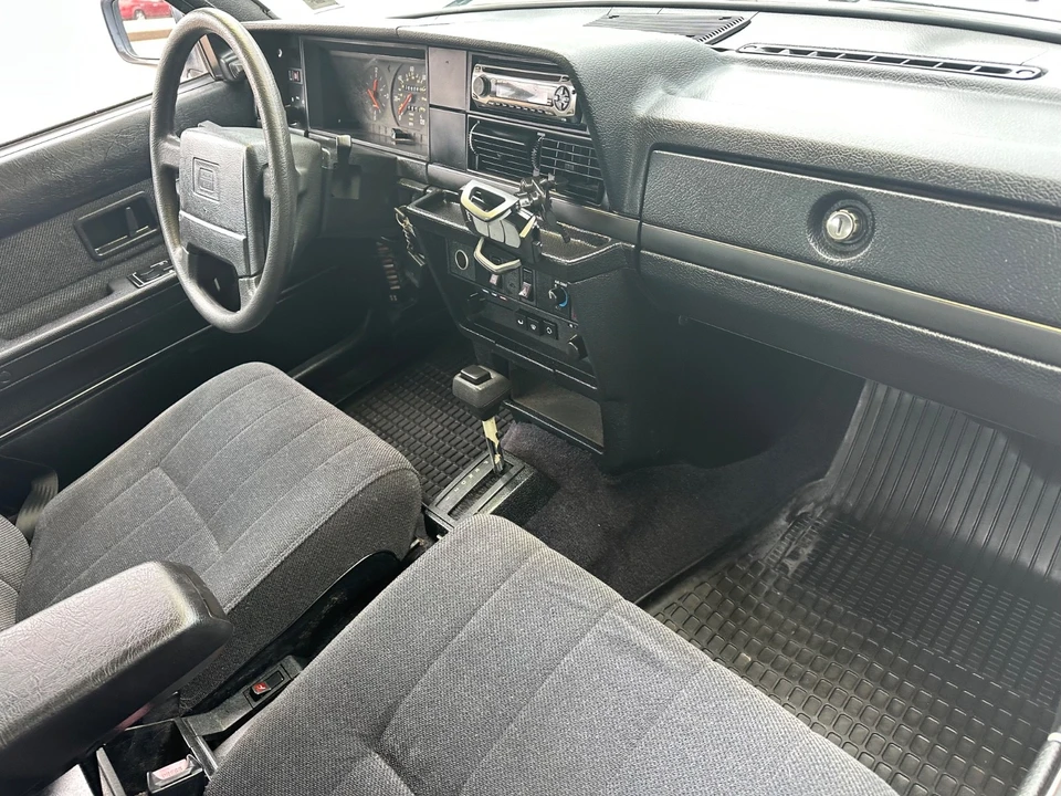 1990 Volvo 244 - Image 13 of 20