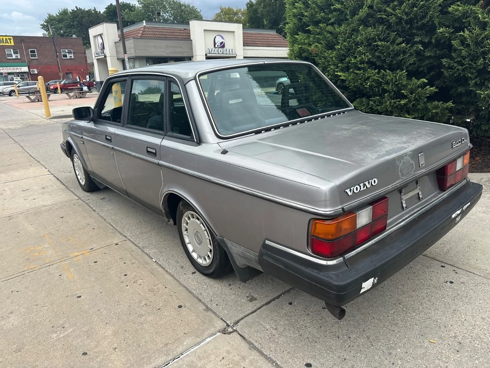 1990 Volvo 244 - Image 4 of 20