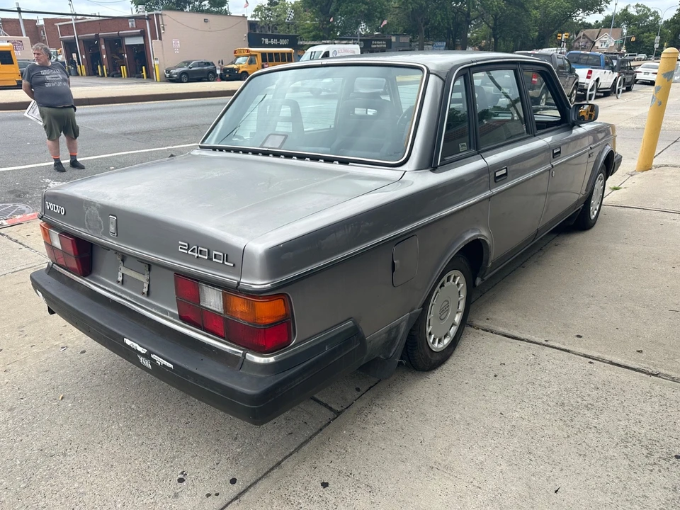 1990 Volvo 244 - Image 5 of 20