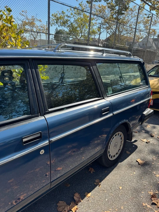 1990 Volvo 200 Series - Image 2 of 11