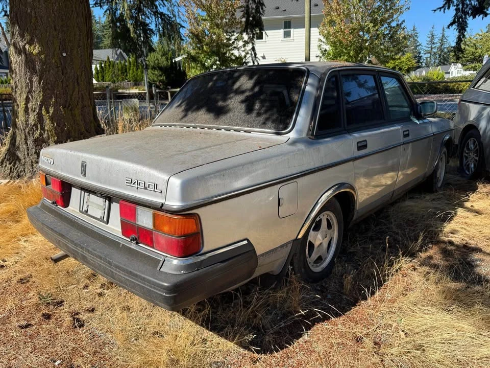 1990 Volvo 244 - Image 2 of 9