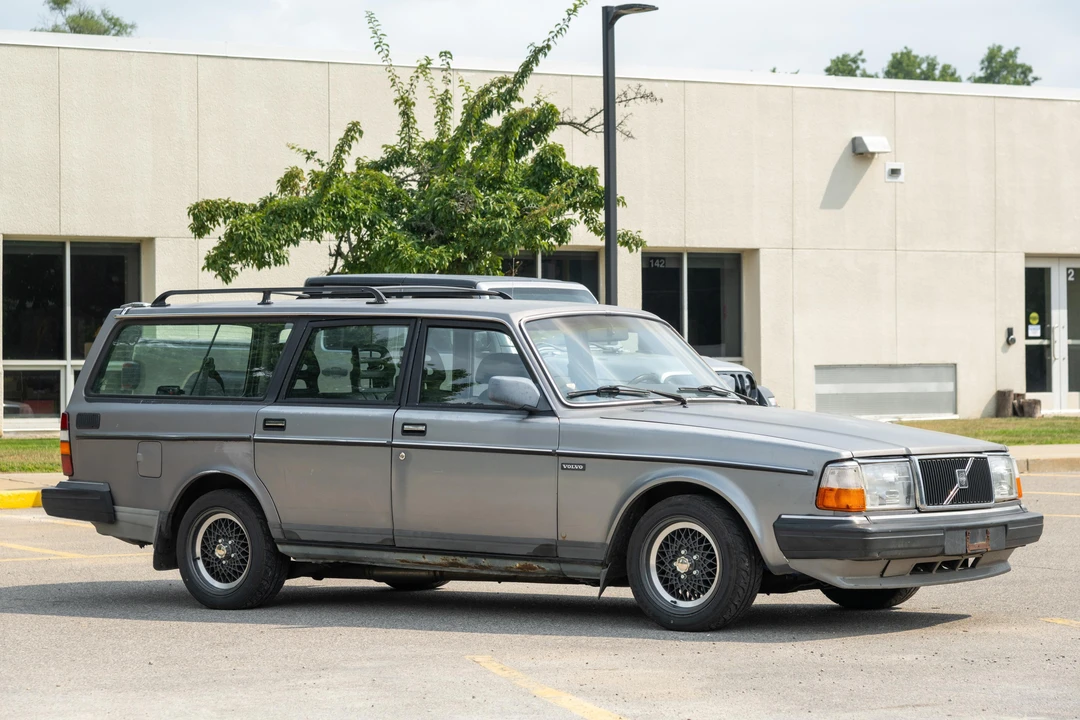 1990 Volvo 245 - Image 17 of 31