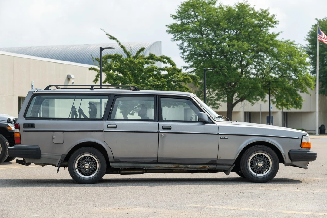 1990 Volvo 245 - Image 16 of 31