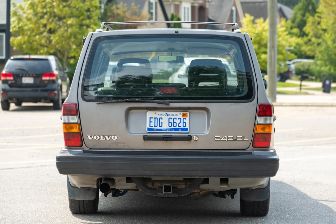 1990 Volvo 245 - Image 5 of 31