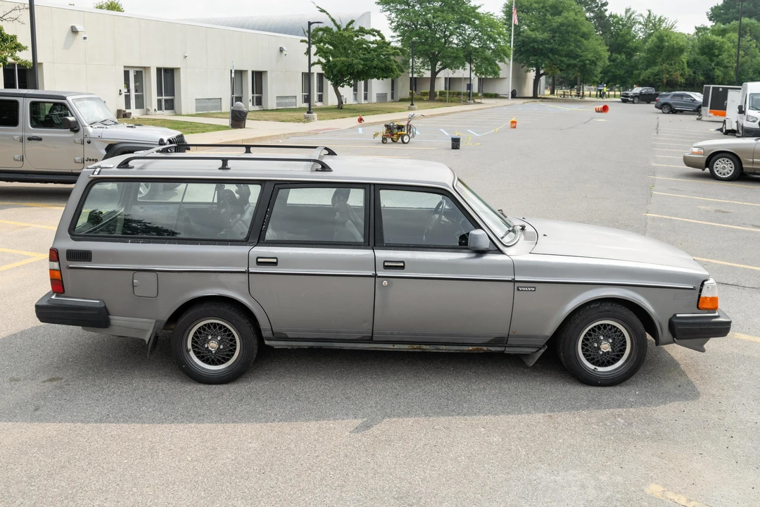 1990 Volvo 245 - Image 15 of 31