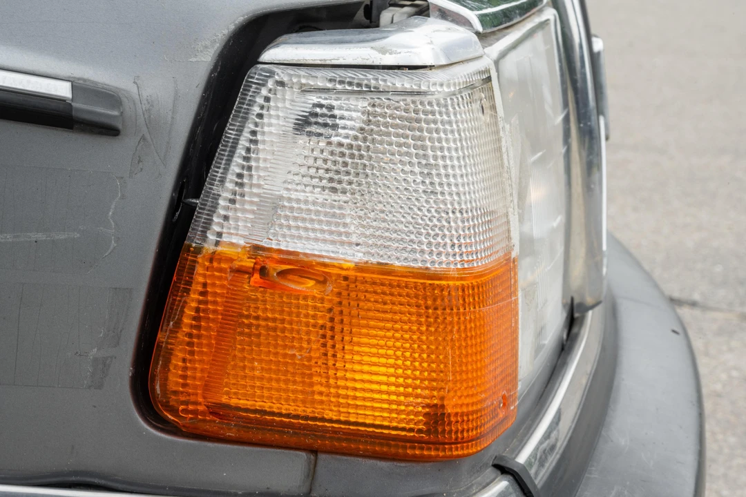 1990 Volvo 245 - Image 21 of 31