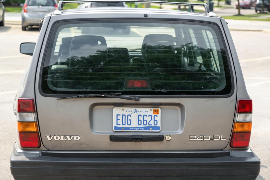 1990 Volvo 245 - Image 14 of 31