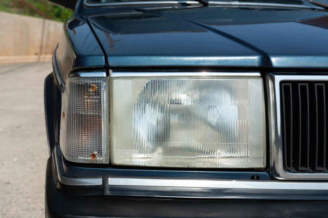 1990 Volvo 245 - Image 18 of 31