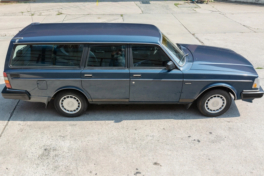 1990 Volvo 245 - Image 15 of 31
