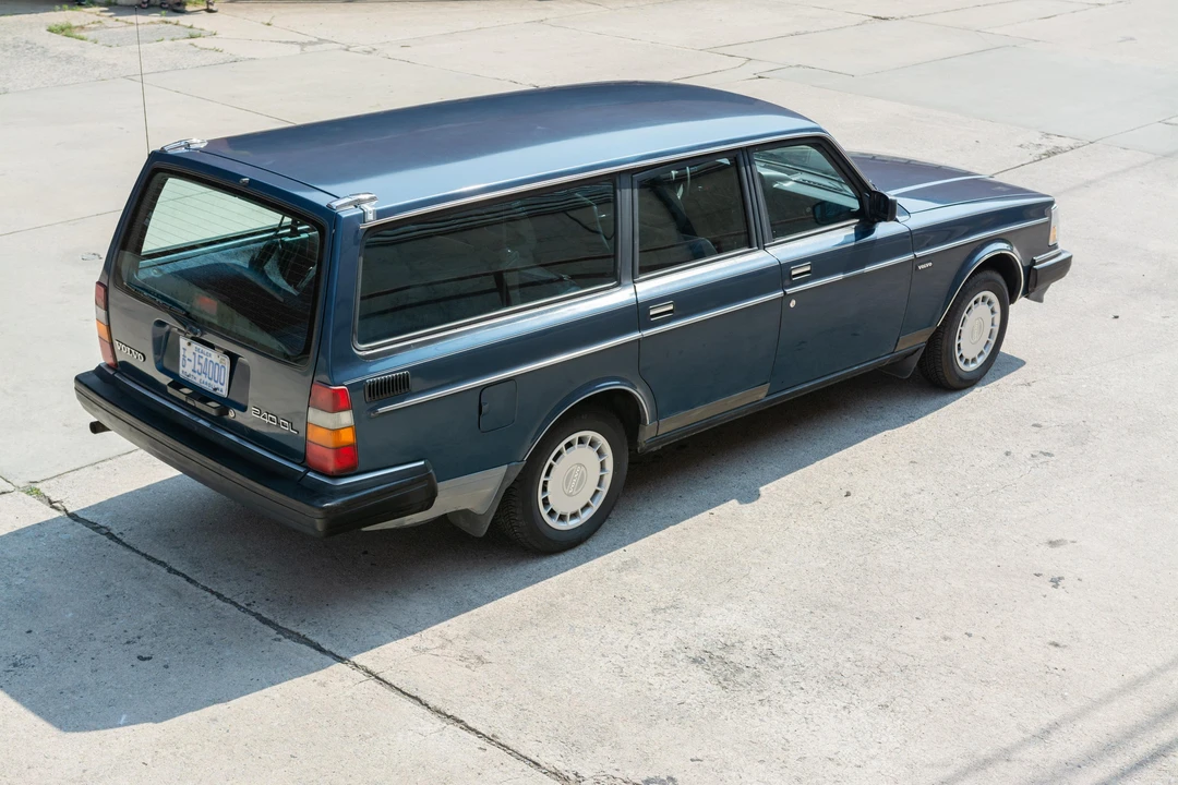1990 Volvo 245 - Image 13 of 31