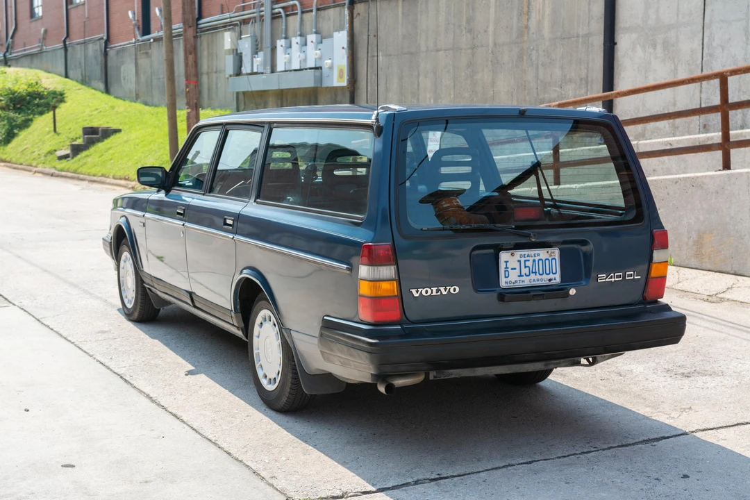 1990 Volvo 245 - Image 11 of 31