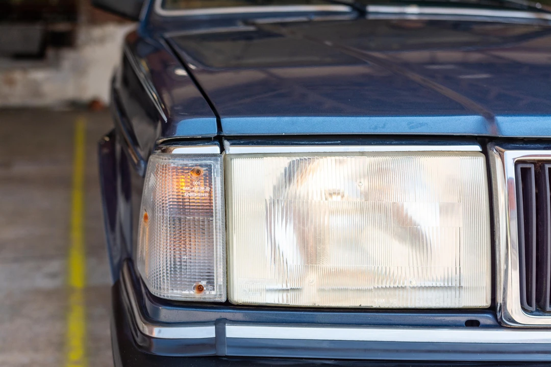 1990 Volvo 245 - Image 17 of 31