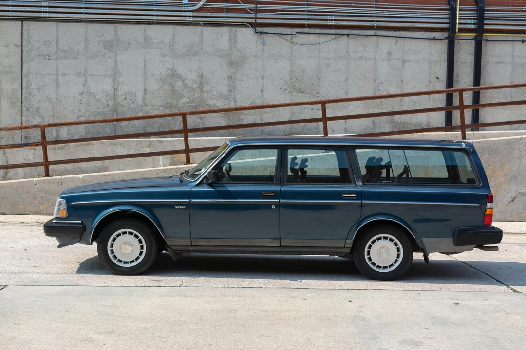 1990 Volvo 245 - Image 9 of 31