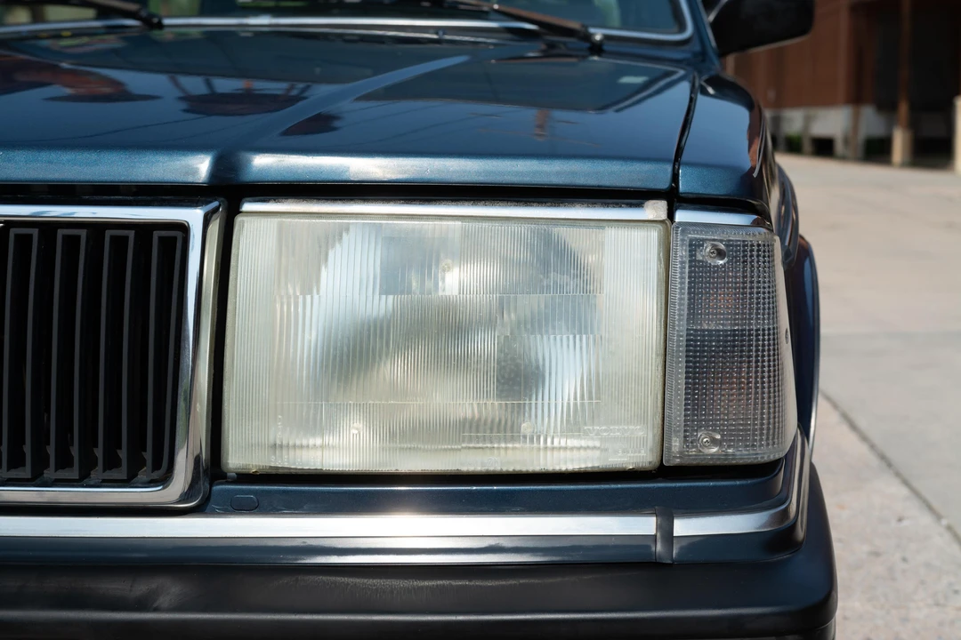 1990 Volvo 245 - Image 19 of 31
