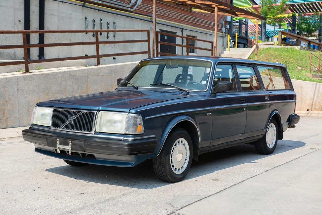 1990 Volvo 245 - Image 6 of 31