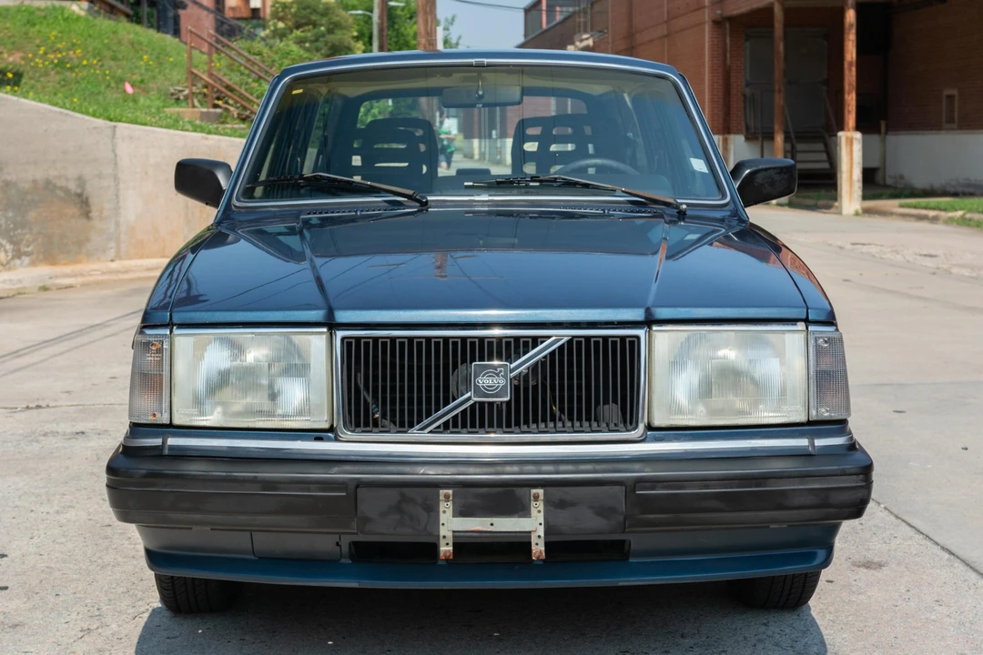 1990 Volvo 245 - Image 2 of 31