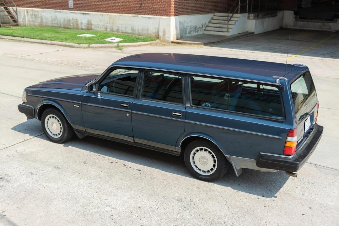 1990 Volvo 245 - Image 10 of 31