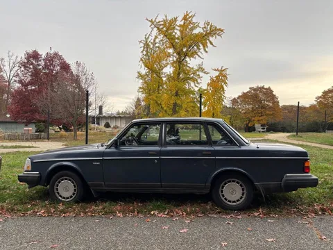 1990 Volvo 240 Sedan 4D
